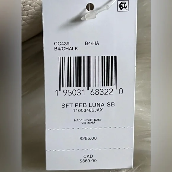 CC439 - Coach Luna Shoulder Bag - Picture 10 of 13